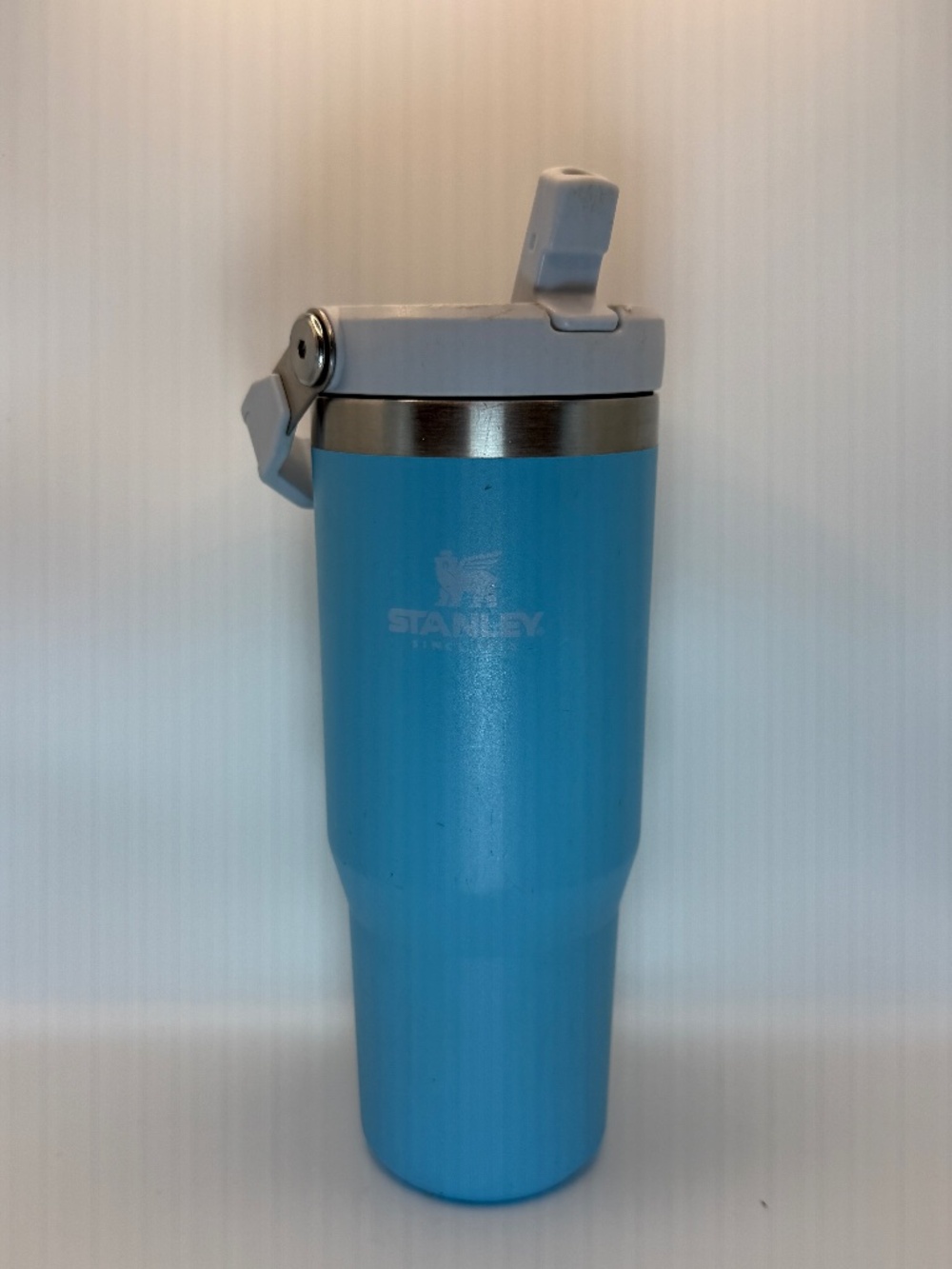Stanley IceFlow Flip Straw Tumbler 30 oz Light Blue Gray Handle Leakproof